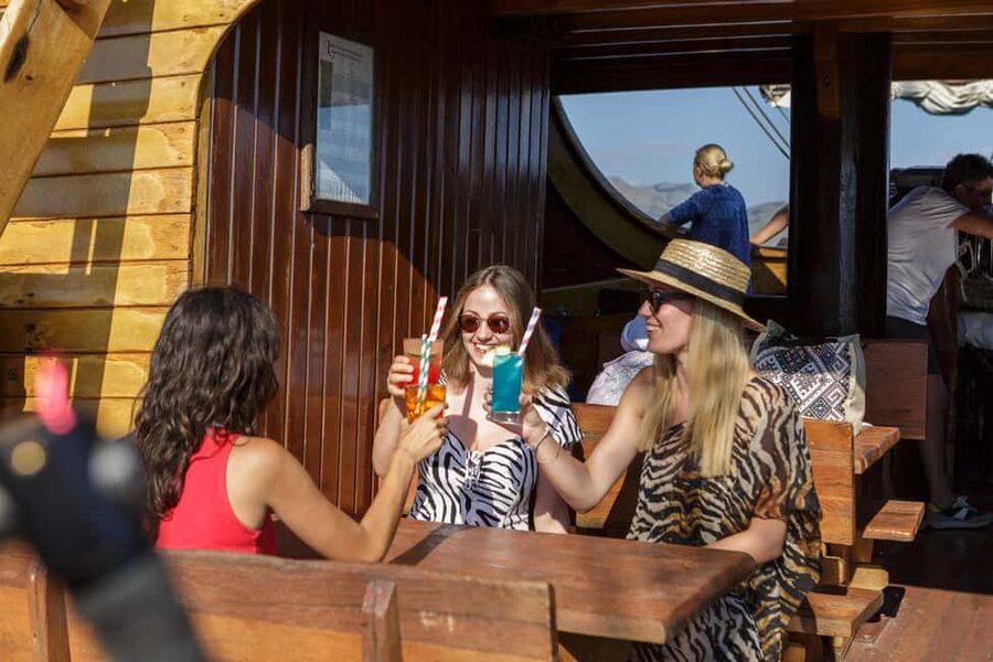 From Dubrovnik: Elaphiti Islands Galleon Cruise with Lunch - Lunch on board with fish, wine, and sea views