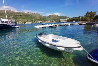 Private Island-Hopping Customizable Cruise