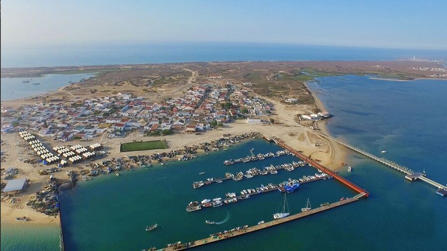 From Faro: Ria Formosa Hop-On Hop-Off 3 Islands Cruise - Culatra, where the Ria Formosa still works for a living