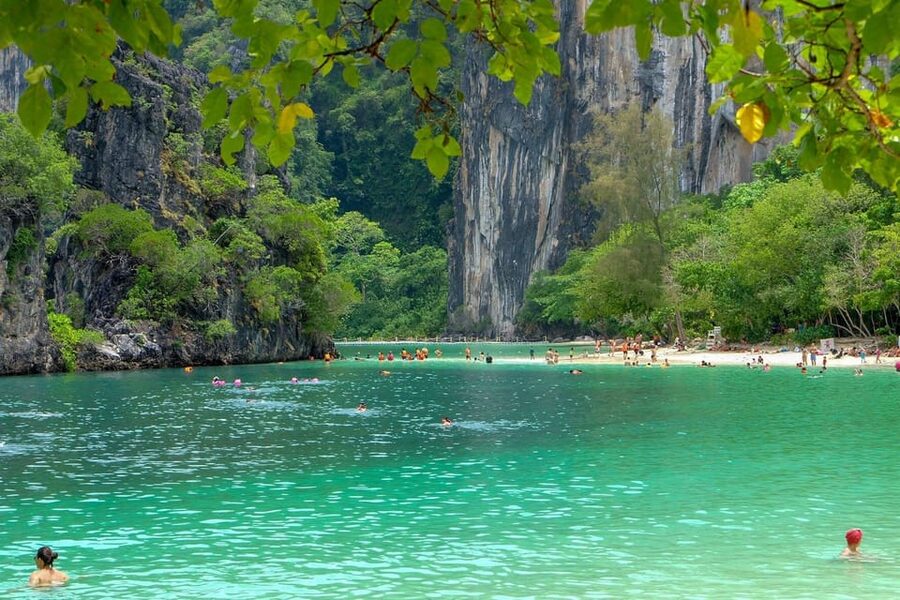 From Krabi: Hong Islands Day Trip by Speedboat with Lunch - The ride past Daeng Island