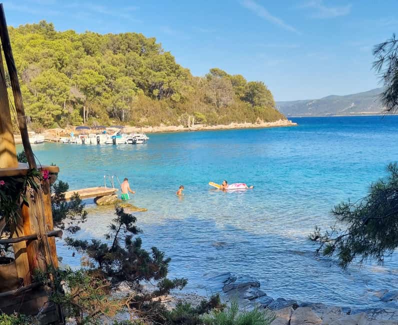 From Makarska: Full day private speed boat tour 3 islands - Zečevo and a second water stop