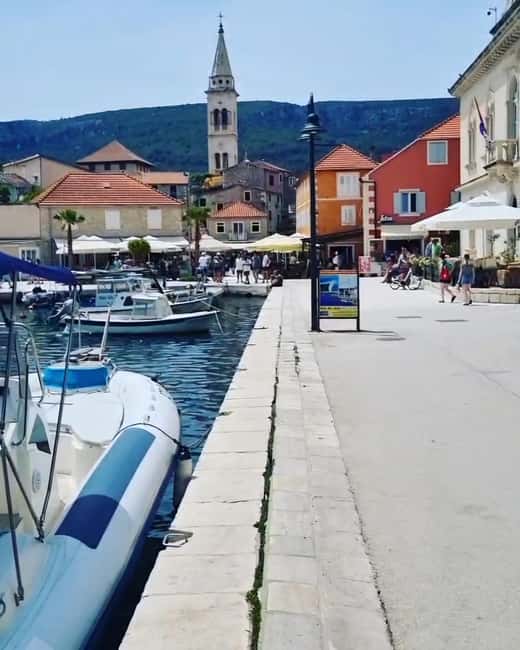 From Makarska: Full day private speed boat tour 3 islands - Zlatni Rat, seen from Brač