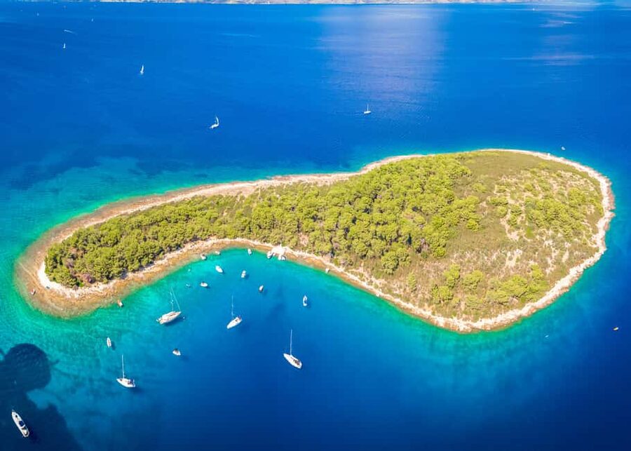From Makarska: Full day private speed boat tour 3 islands - Jelsa brings a change of pace
