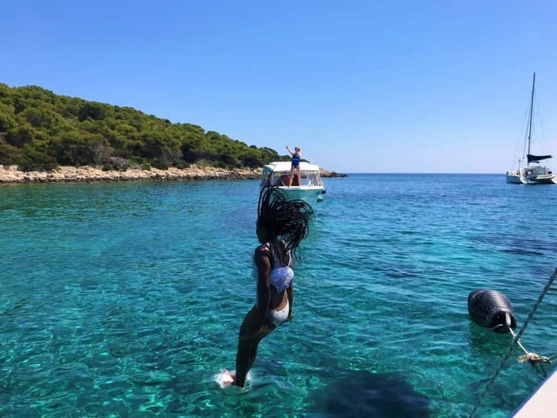 From Milna or Supetar: Magical Blue Cave Island Hopping - Boat comfort, group size, and the ride