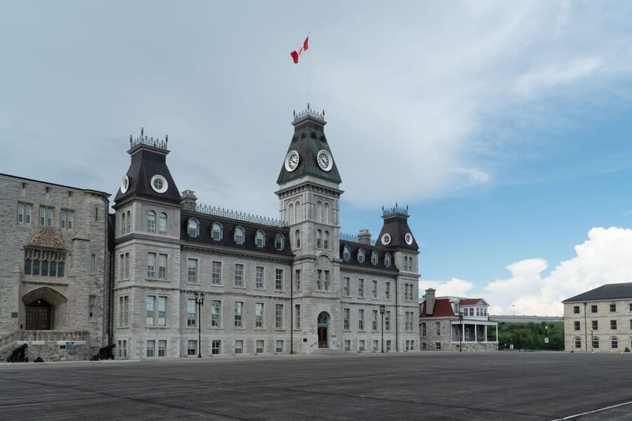 From Montreal: Kingston City Day Trip & 1000 Island Cruise - Guide quality and the group experience