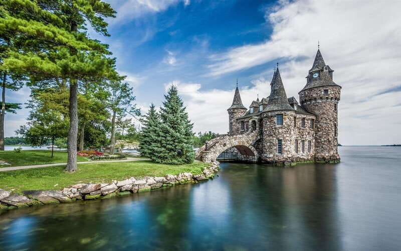 From Montreal: Toronto, Niagara Falls & 1000 Islands Tour - Should you book it?
