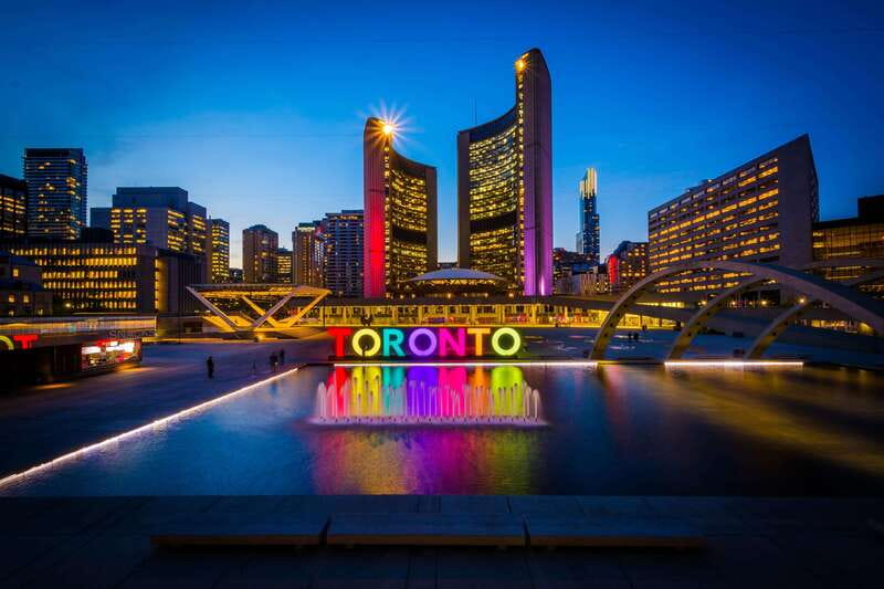 From Montreal: Toronto, Niagara Falls & 1000 Islands Tour - Life on the bus