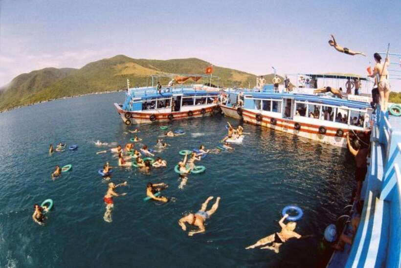 From Nha Trang: 3-Island Deluxe Tour with Lunch - Vinh San Ho 2 adds a pool and snow foam