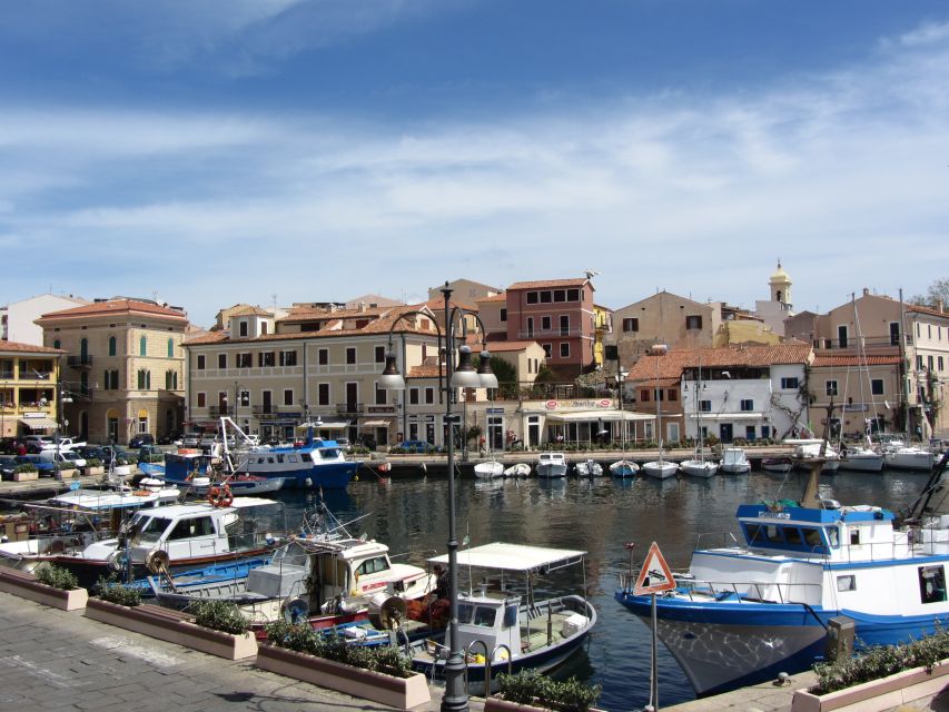 From Palau: La Maddalena Archipelago 4 Stops Boat Tour - Crowds, comfort, and choosing your seat