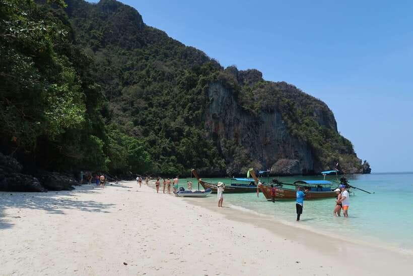 From Phi Phi: Full Day 7 Island Tour by Longtail with Sunset - Monkey Beach and Viking Cave set the scene