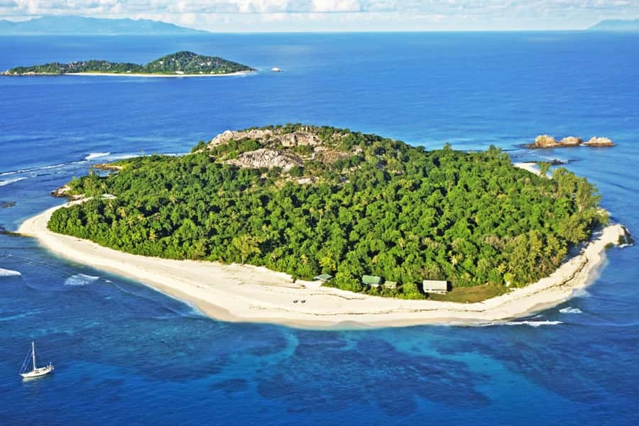 From Praslin: Cousin, Curieuse & St Pierre Islands Day Tour - St Pierre is a compact snorkel finish