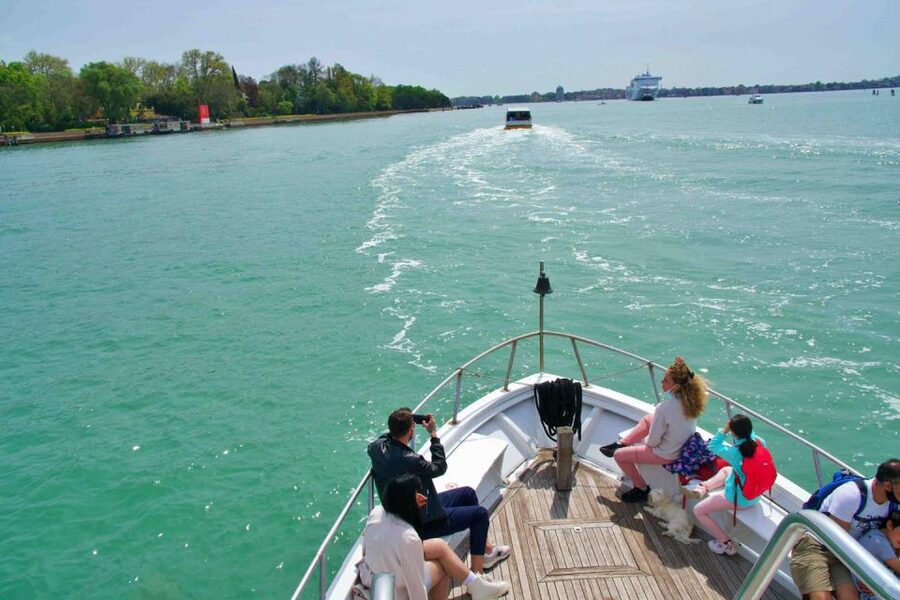 From Punta Sabbioni: Murano and Burano Islands Boat Tour - Boat comfort, guide service, and group rhythm