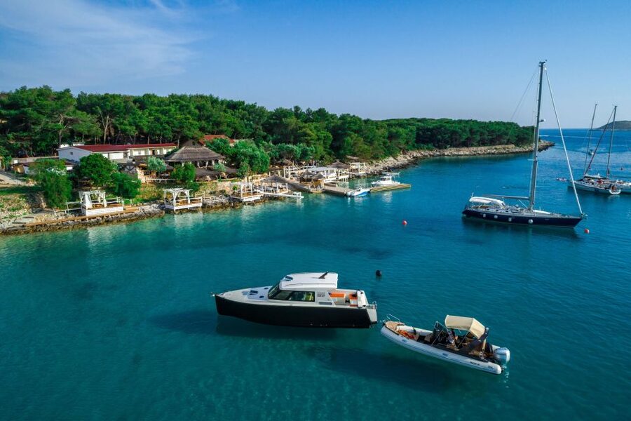 From Split: 3 Islands Half-Day Boat Tour with Blue Lagoon - What the new speedboat changes