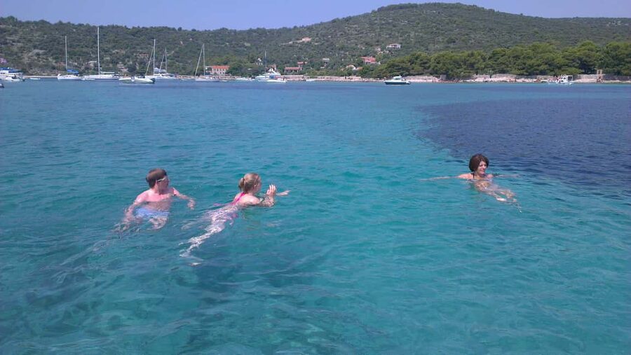 From Split: 5 Islands and Blue Cave Boat Tour - Lunch Around the Pakleni Islands