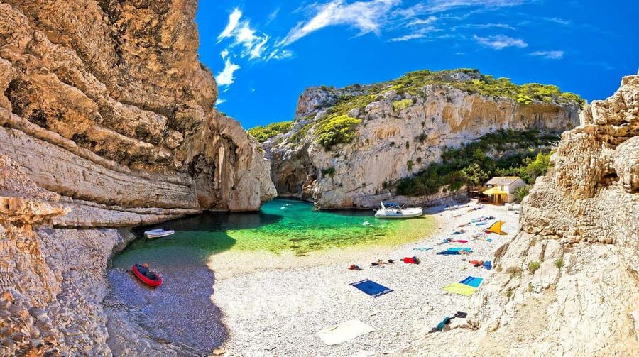 From Split: 5 Islands and Blue Cave Boat Tour - Guides, Communication, and Changes to the Plan