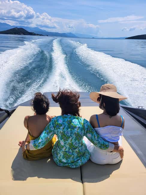 From Split: Blue Cave, Hvar, Mamma Mia, 5 Islands boat Tour - The boat, guides, and group atmosphere