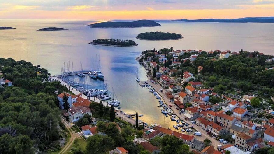 From Split: Blue Lagoon and 3 Island Boat Tour - The 45-minute run to Krknjaši Blue Lagoon