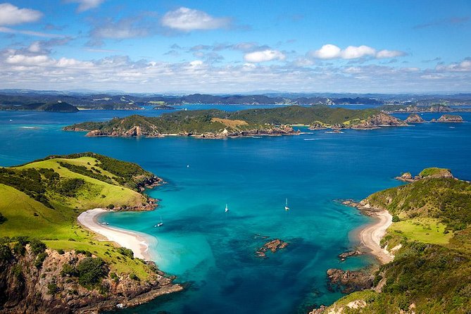 Full-Day Bay of Islands Tour by Vigilant Yacht Charters - Sailing out from Russell at 10am