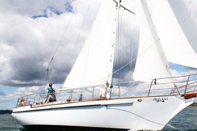 Full-Day Bay of Islands Tour by Vigilant Yacht Charters