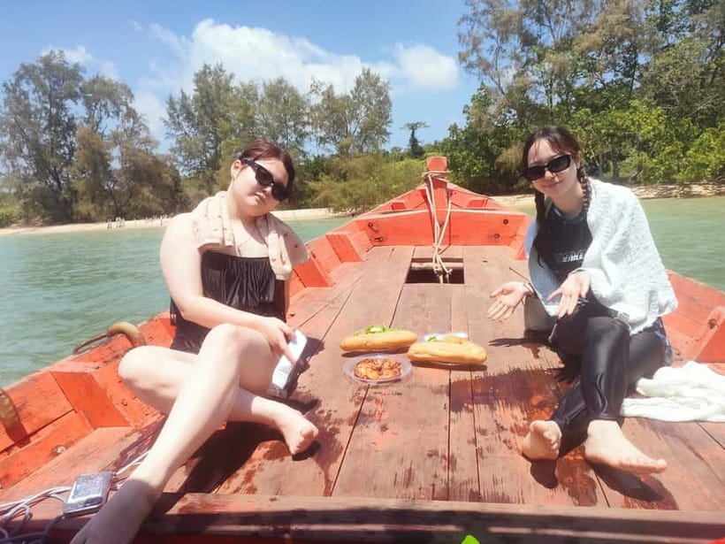 Full Day City Tour with A Boat Trip to 2 Islands - Returning to Sihanoukville by way of Phsar Leu Market