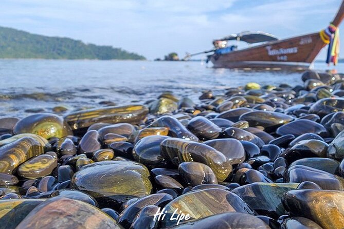 Full-Day Koh Lipe 7 Islands Snorkeling Experience with Lunch - Koh Hin-Ngam brings the black-stone scenery