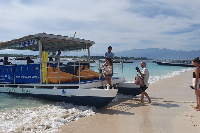 Gili Hai 3 Islands BBQ Sunset Cruise - Turtle Point and the Main Wildlife Moment