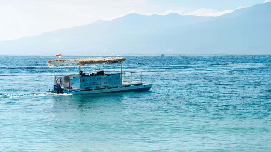 Gili Trawangan: 3 Gili Islands Turtle Snorkel Cruise w/ BBQ - Lunch on the floating pontoon near Gili Air