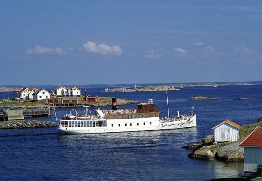 Gothenburg: Archipelago cruise with guide - From the Working Harbor to Älvsborg Fortress
