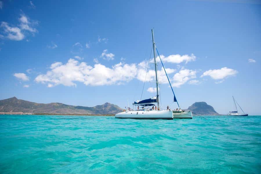 Grand Baie: Catamaran 3 Islands Cruise & Lunch on the Island - Key points to know before you book