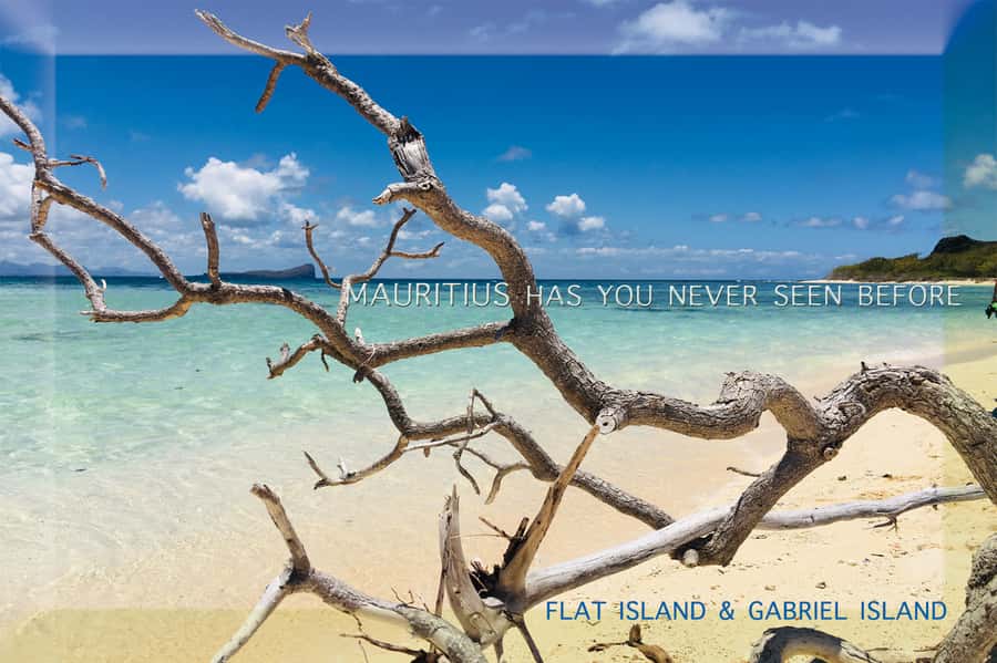 Grand Baie: Catamaran 3 Islands Cruise & Lunch on the Island - Coin de Mire: a close pass, not a landing