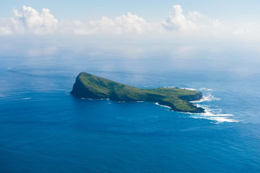 Grand Baie: Three Islands Private Boat Trip and Beach BBQ - The beach BBQ on Flat Island
