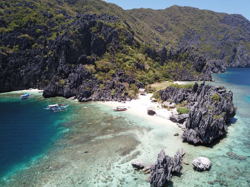 Half-Day Seasation Premium Speedboat Group Island Hopping - Cadlao Lagoon and Small Lagoon