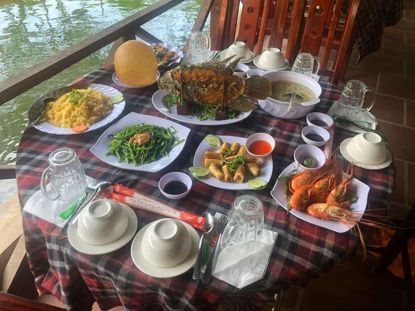HCM: Mekong Delta Islands Boat & Tuk-Tuk Tour with Tastings - Fruit, folk music, and the final island stop