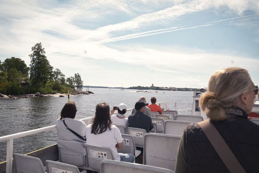 Helsinki: City Highlights 1.5-Hour Archipelago Cruise - Katajanokka and the return to Market Square