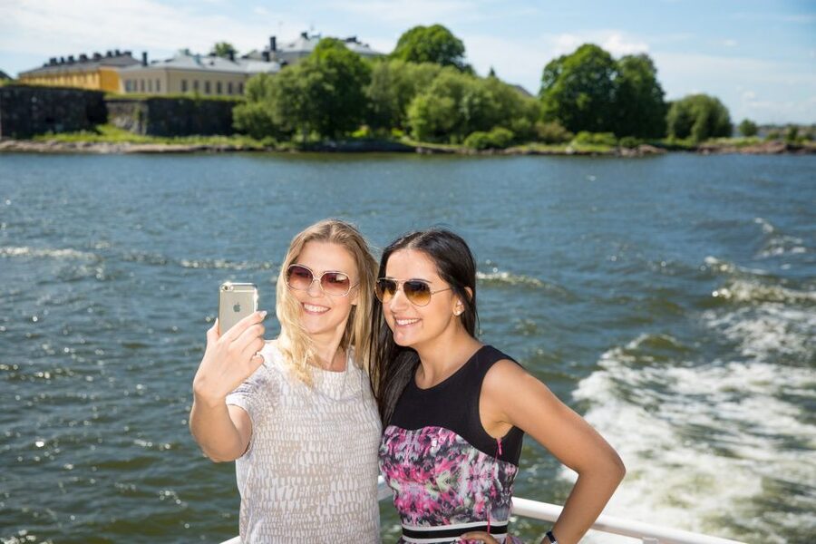 Helsinki: City Highlights 1.5-Hour Archipelago Cruise - Kaivopuisto and the islands near the city center