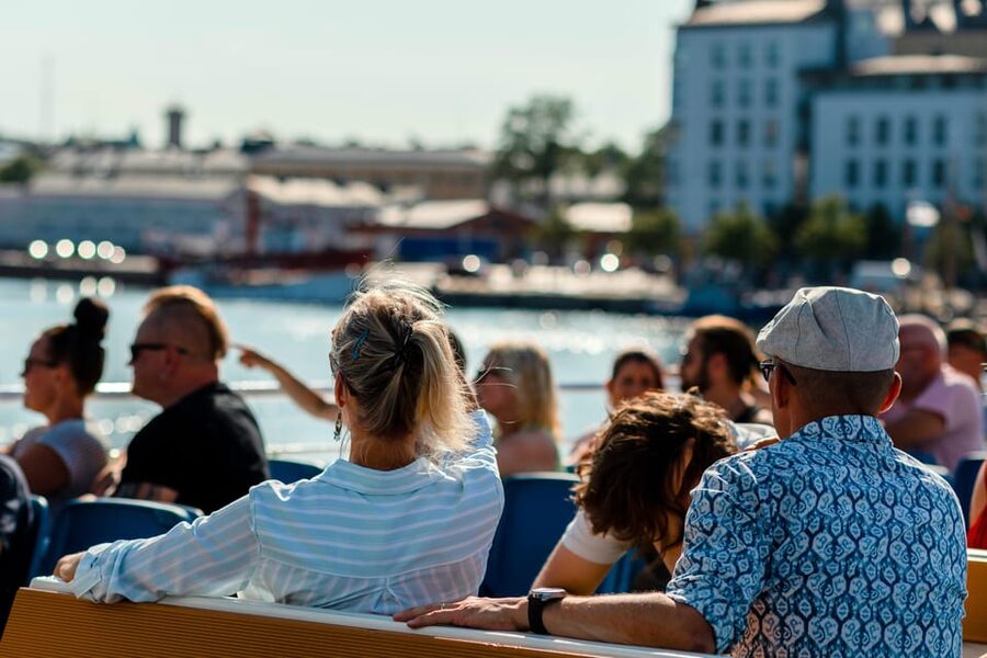 Helsinki: Evening Archipelago Cruise - Choosing between the sundeck and the cabin