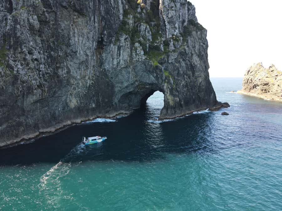 Hole in the Rock Tour & Bay of Islands Cruise - Cruising among 144 subtropical islands