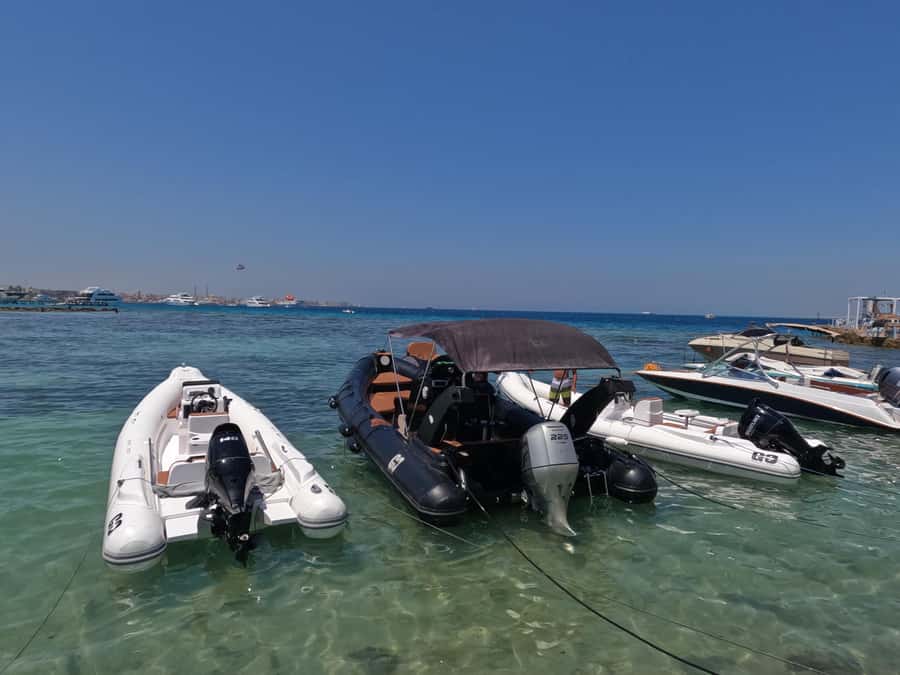 Hurghada: 4 Island Hopping Tour Dolphin, Snorkeling & Lunch - The optional five-minute parasail flight