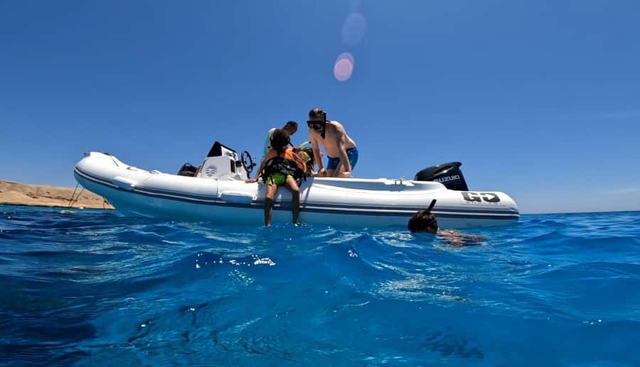 Hurghada: 4 Island Hopping Tour Dolphin, Snorkeling & Lunch - A fast Red Sea day from Hurghada