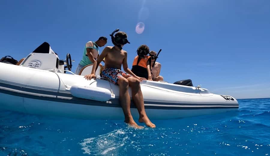 Hurghada: 4 Island Hopping Tour Dolphin, Snorkeling & Lunch - Snorkeling the Red Sea reefs