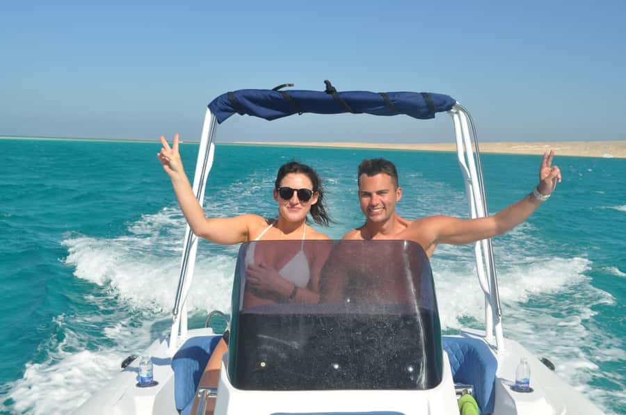 Hurghada: 6 Islands Tour with Dolphin Watching & Snorkelling - A fast Red Sea day from Hurghada