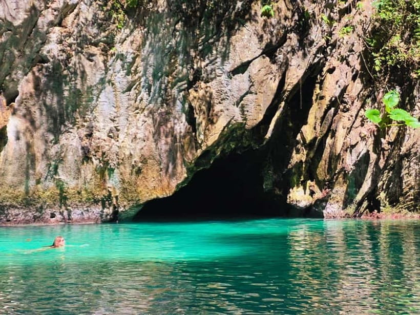 Ko Lanta: 4 Islands Snorkeling Tour by Longtail Boat - Longtail boat comfort and group size