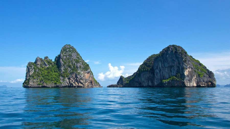 Ko Lanta: 4 Islands Tour By Private Longtail Boat with Lunch - Koh Ngai: lunch beside the sea