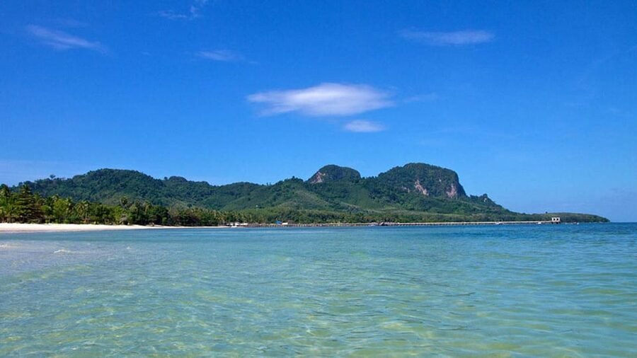 Ko Lanta: Emerald Cave and 4 Islands Tour by Longtail Boat - Koh Maa, bats, and the final island views