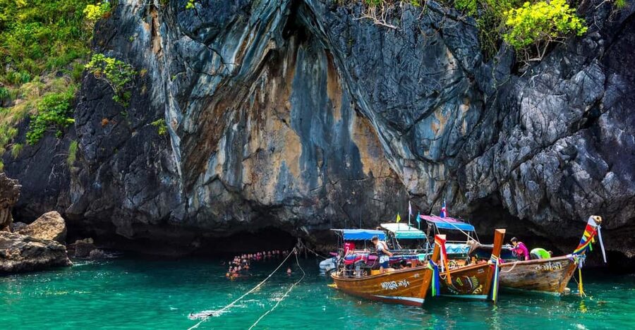 Ko Lanta: Emerald Cave and 4 Islands Tour by Longtail Boat - Guides, safety, and comfort