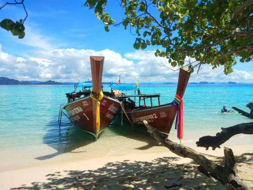 Ko Lanta: Unique 4-Island Long-Tail Snorkeling Tour w/ Lunch - Swimming through Emerald Cave on Koh Muk