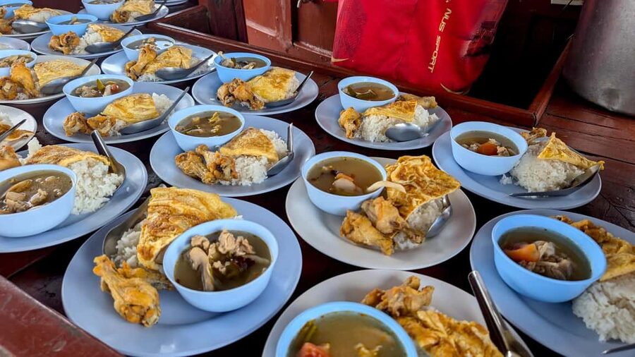 Koh Chang: 3 or 4 Islands Snorkel & Beach Tour by Big Boat - The underwater photographer