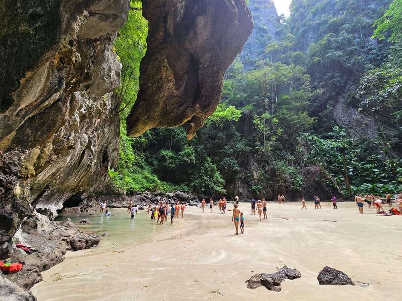 Koh Lanta: 4-Island Tour by Longtail Boat - Koh Chueak and the final reef stop