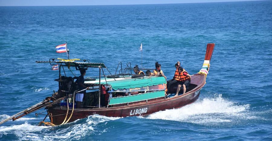 Koh Lanta: 4 Islands and Emerald Cave Tour by Longtail Boat - Swimming through Koh Mook’s dark passage