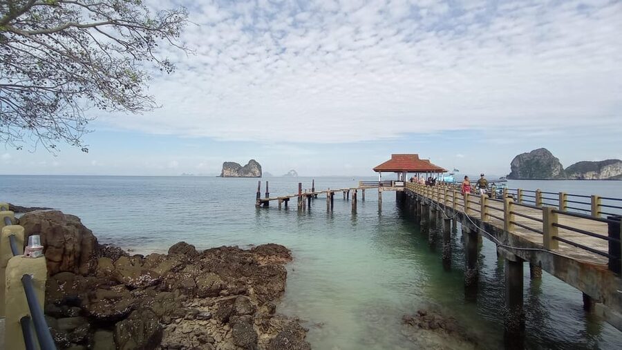 Koh Lanta: 4 Islands and Emerald Cave Tour by Longtail Boat - Koh Maa adds another snorkel stop